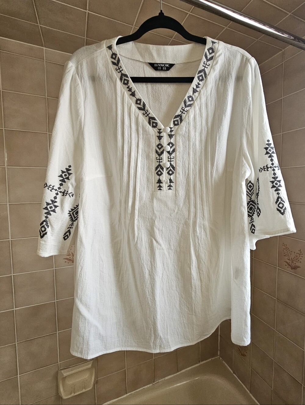 BloomChic Size 12 White Cotton Embroidered ¾ Sleeve Tunic NWOT